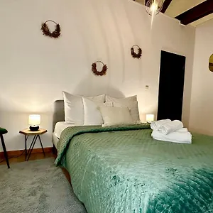 https://luxury-suites-stay.brusselshotelsbook.com